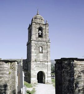 La iglesia de Santiago de Triacastela La iglesia de Santiago de Triacastela