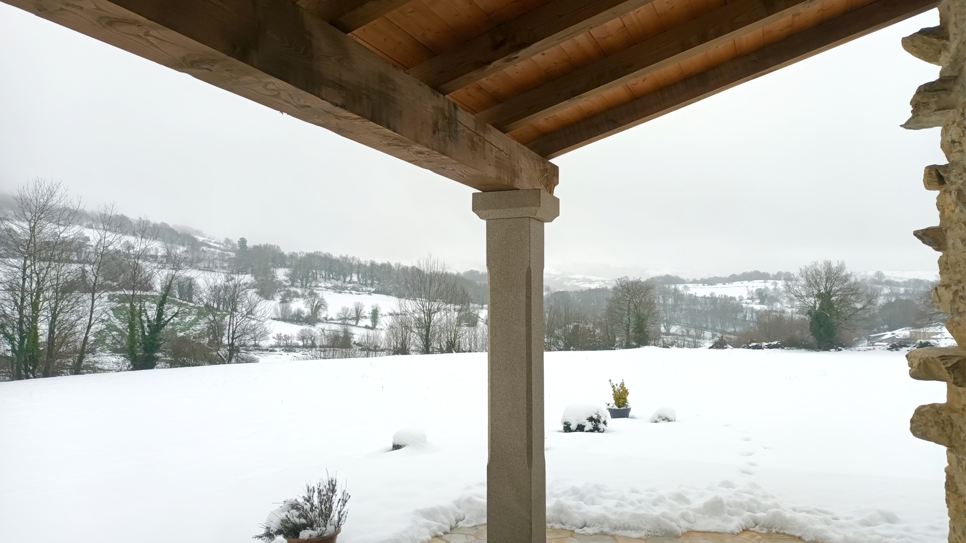 porche-os-prados-da-albela-nevado